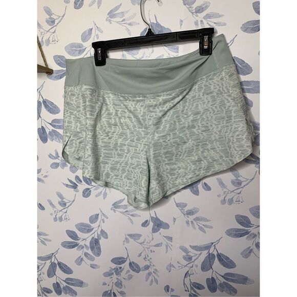 Athleta Printed Run With It 3.5” Shorts Size Large - Picture 2 of 8